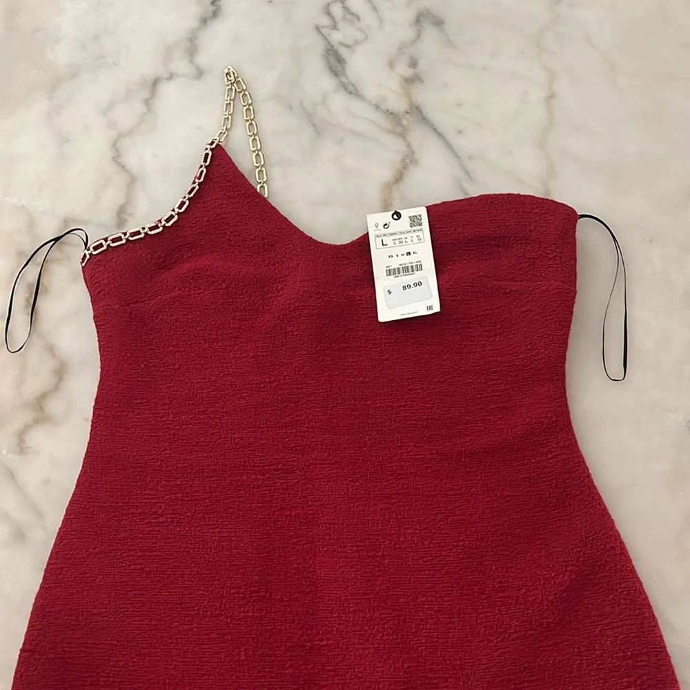 Zara Textured Tweed Boucle Asymmetric Chain Trim Mini Dress Red Gold Chain Sz L - Picture 6 of 17